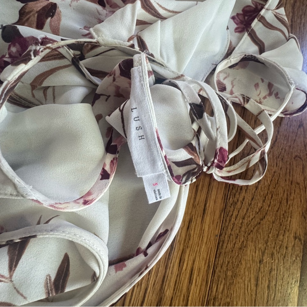 Lush Floral Blouse - Picture 5 of 5